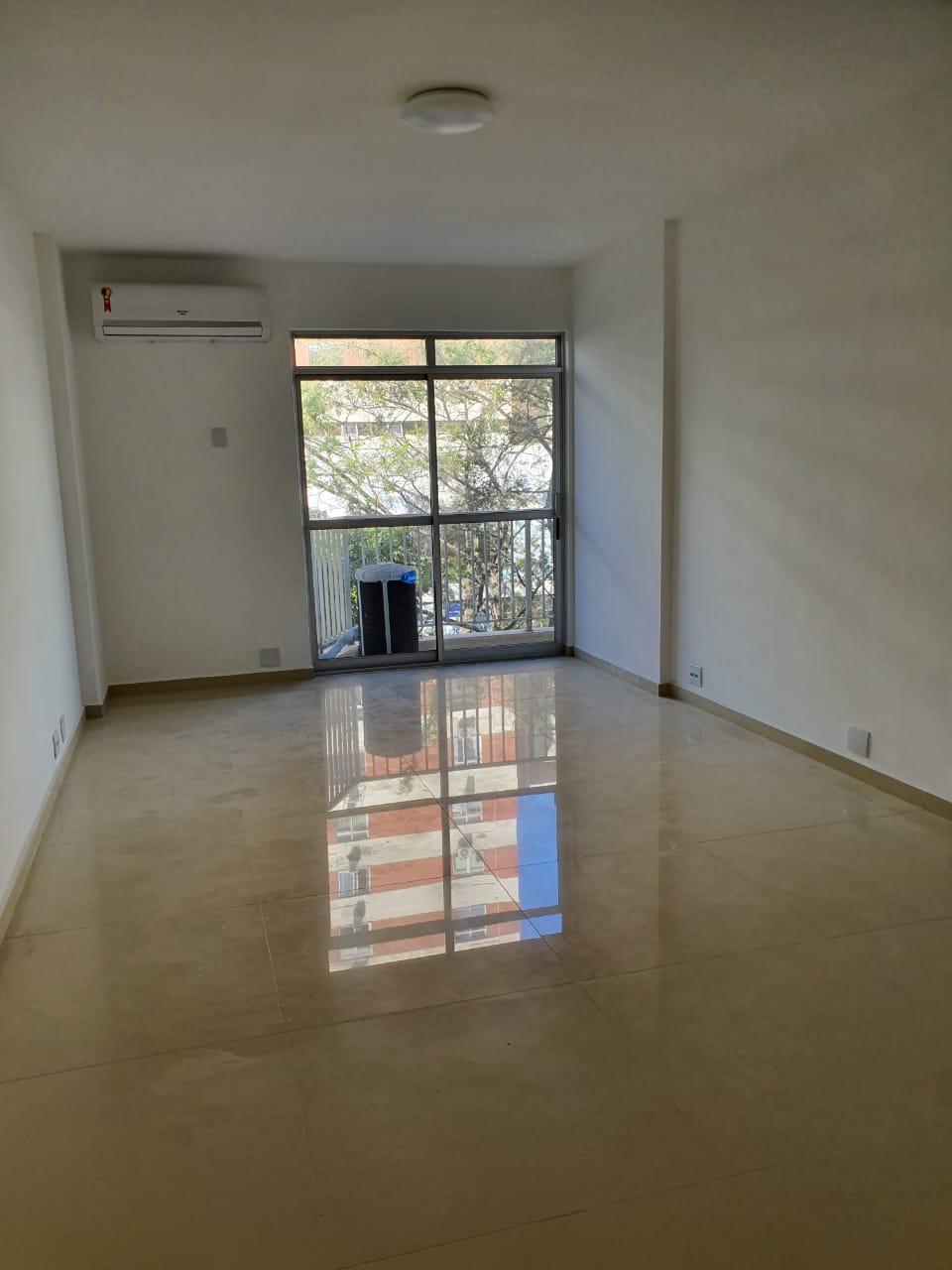 Imagem Apartamento com 3 Quartos para Alugar, 100 m²em Ipanema - Rio de Janeiro Imagem Apartamento com 3 Quartos para Alugar, 100 m²em Ipanema - Rio de Janeiro