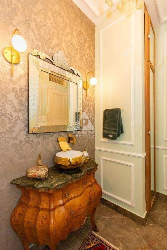 Imagem Apartamento com 3 Quartos à Venda, 195 m²em Copacabana - Rio de Janeiro Imagem Apartamento com 3 Quartos à Venda, 195 m²em Copacabana - Rio de Janeiro
