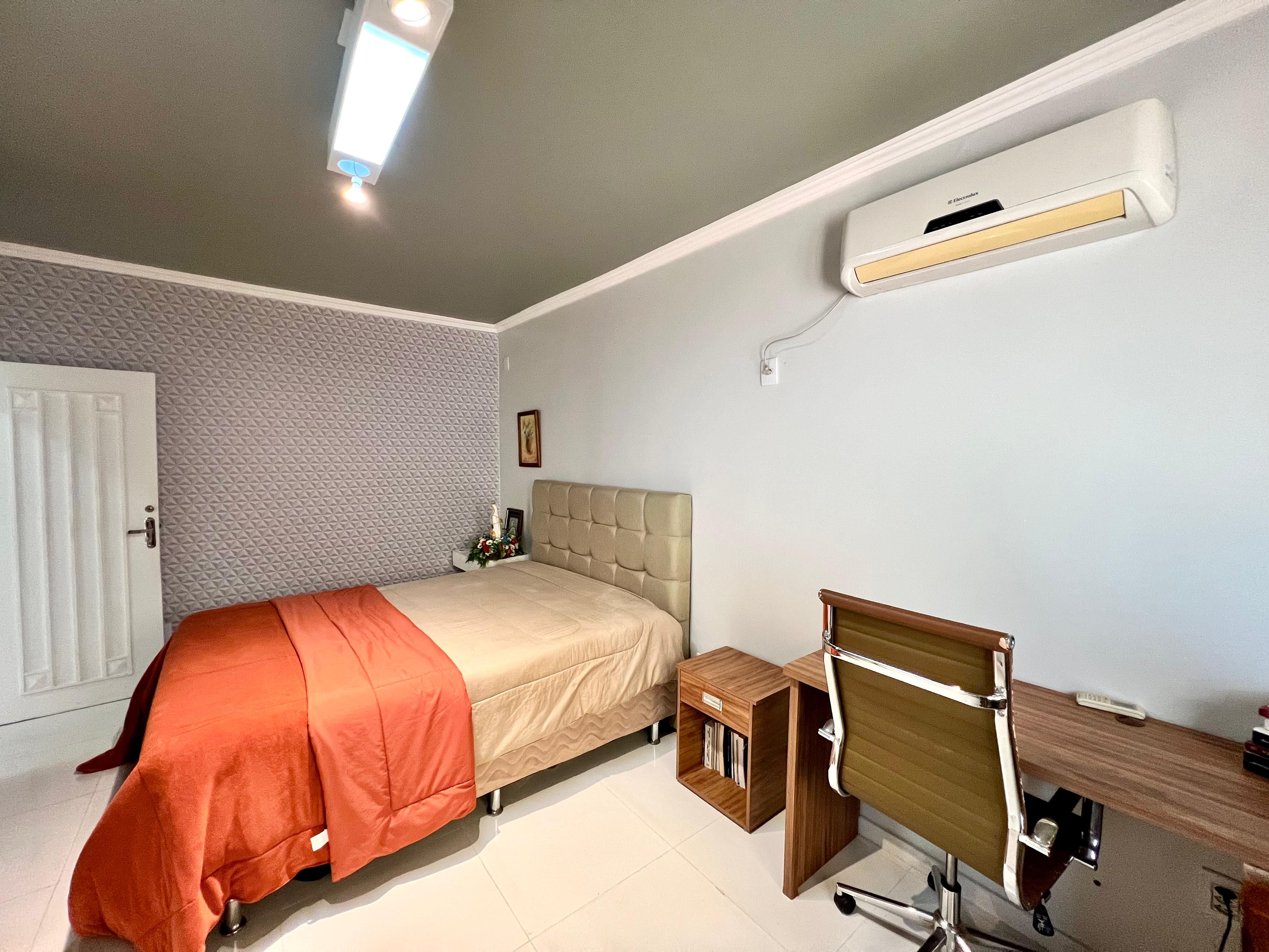 Imagem Casa com 3 Quartos à Venda, 370 m²em Curió-Utinga - Belém