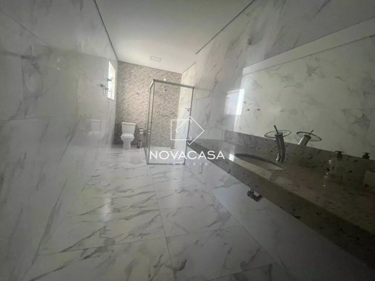 Imagem Casa com 4 Quartos à Venda, 380 m² em Santa Mônica - Belo Horizonte