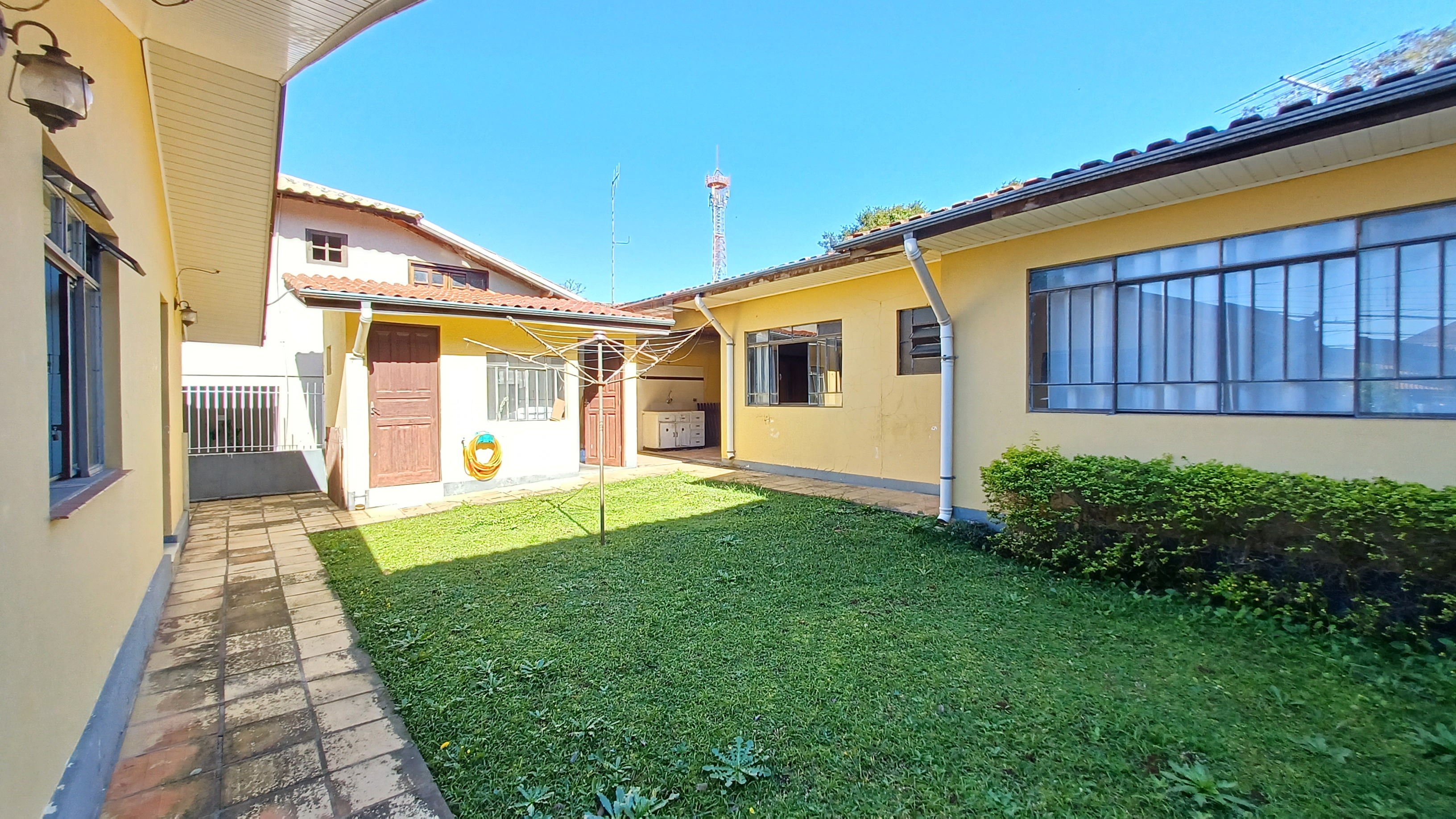 Imagem Casa com 3 Quartos à Venda, 207 m²em São Braz - Curitiba Imagem Casa com 3 Quartos à Venda, 207 m²em São Braz - Curitiba