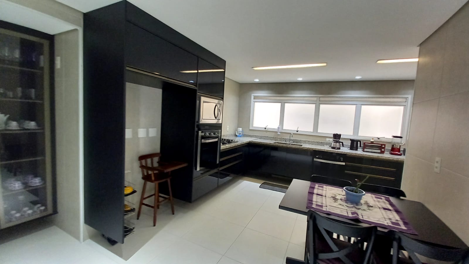 Imagem Apartamento com 4 Quartos à Venda, 238 m²em Vila Suzana - São Paulo Imagem Apartamento com 4 Quartos à Venda, 238 m²em Vila Suzana - São Paulo
