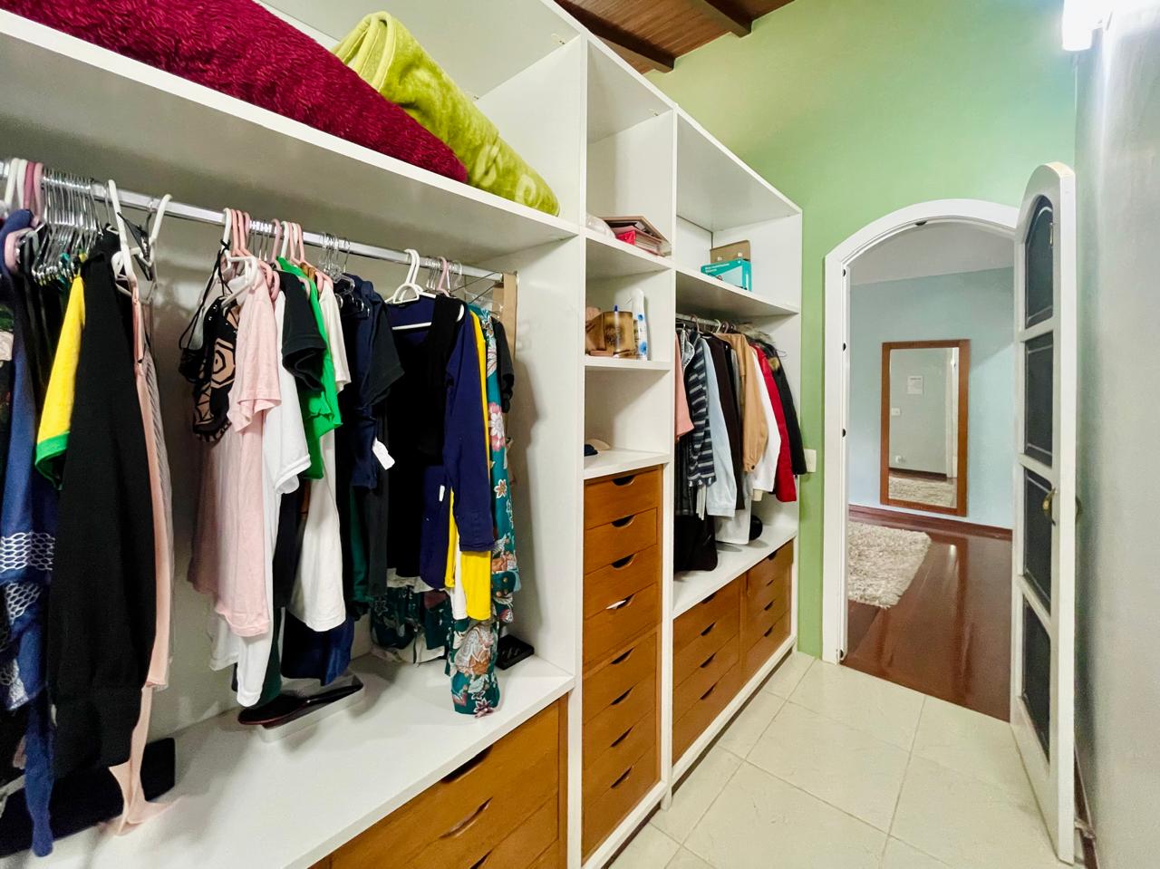 Imagem Casa com 6 Quartos à Venda, 262 m²em Albuquerque - Teresópolis Imagem Casa com 6 Quartos à Venda, 262 m²em Albuquerque - Teresópolis