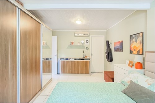 Imagem Casa com 2 Quartos à Venda, 200 m² em Santa Maria Goretti - Porto Alegre Imagem Casa com 2 Quartos à Venda, 200 m² em Santa Maria Goretti - Porto Alegre