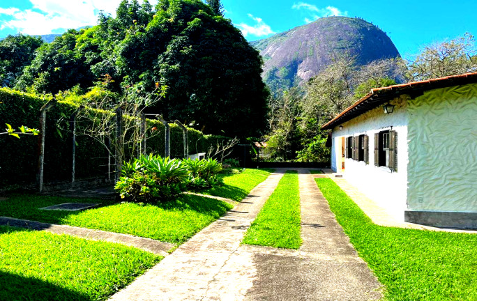 Imagem Chácara com 5 Quartos à Venda, 299 m² em  - Petrópolis