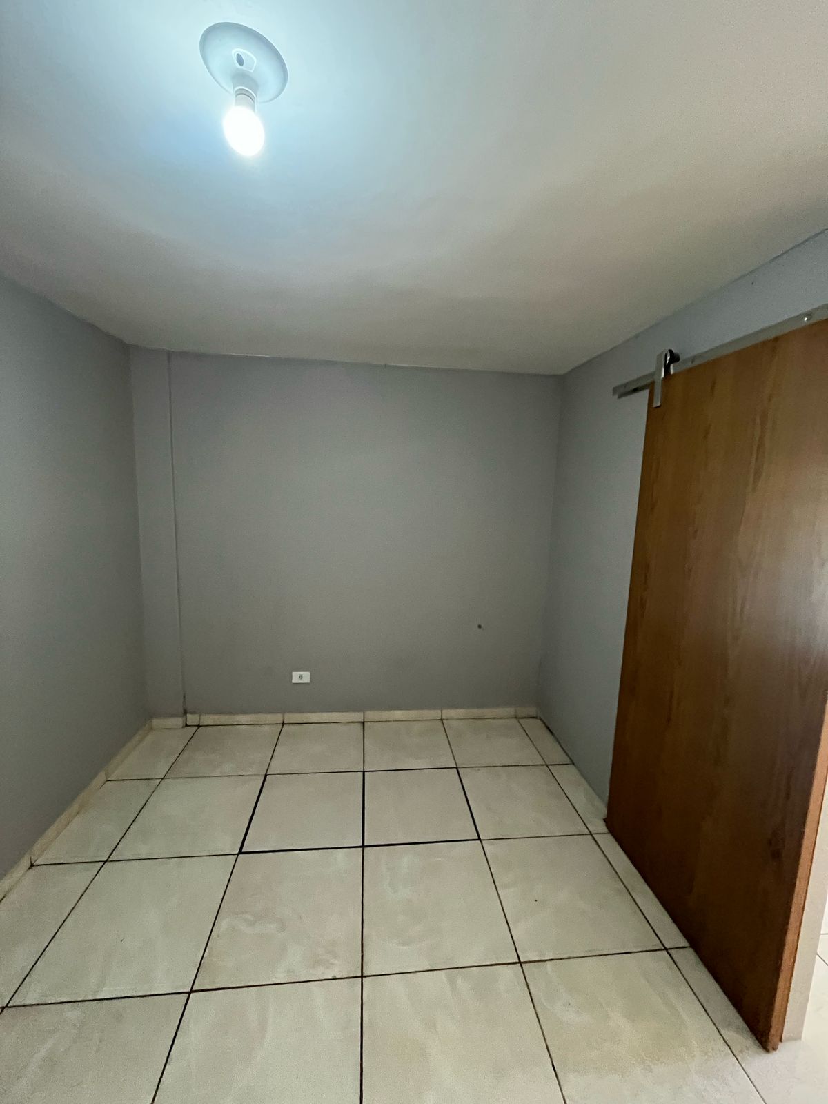 Imagem Kitnet com 1 Quarto à Venda, 25 m² em Xaxim - Curitiba