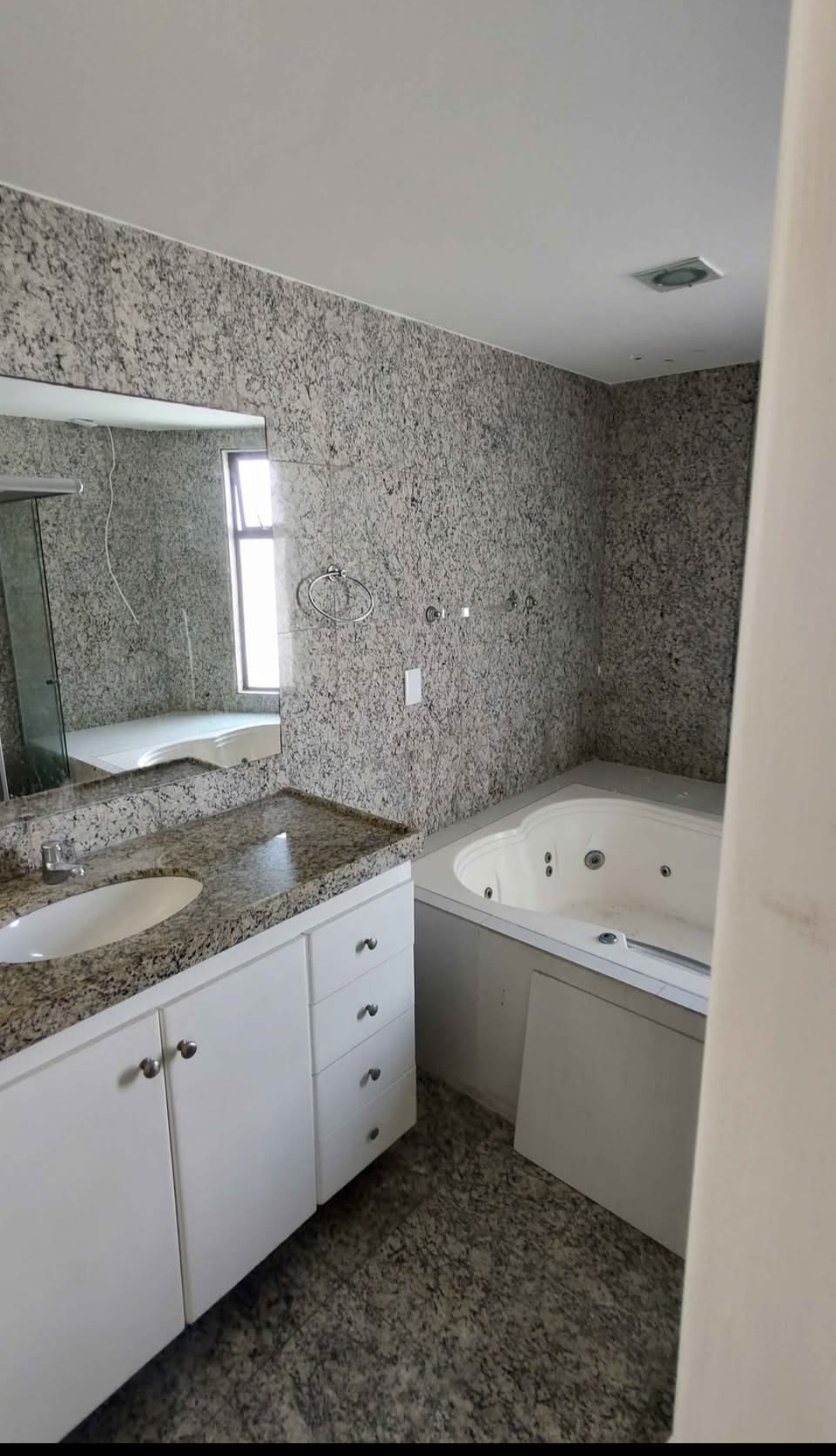 Imagem Apartamento com 4 Quartos para Alugar, 250 m² em Boa Viagem - Recife