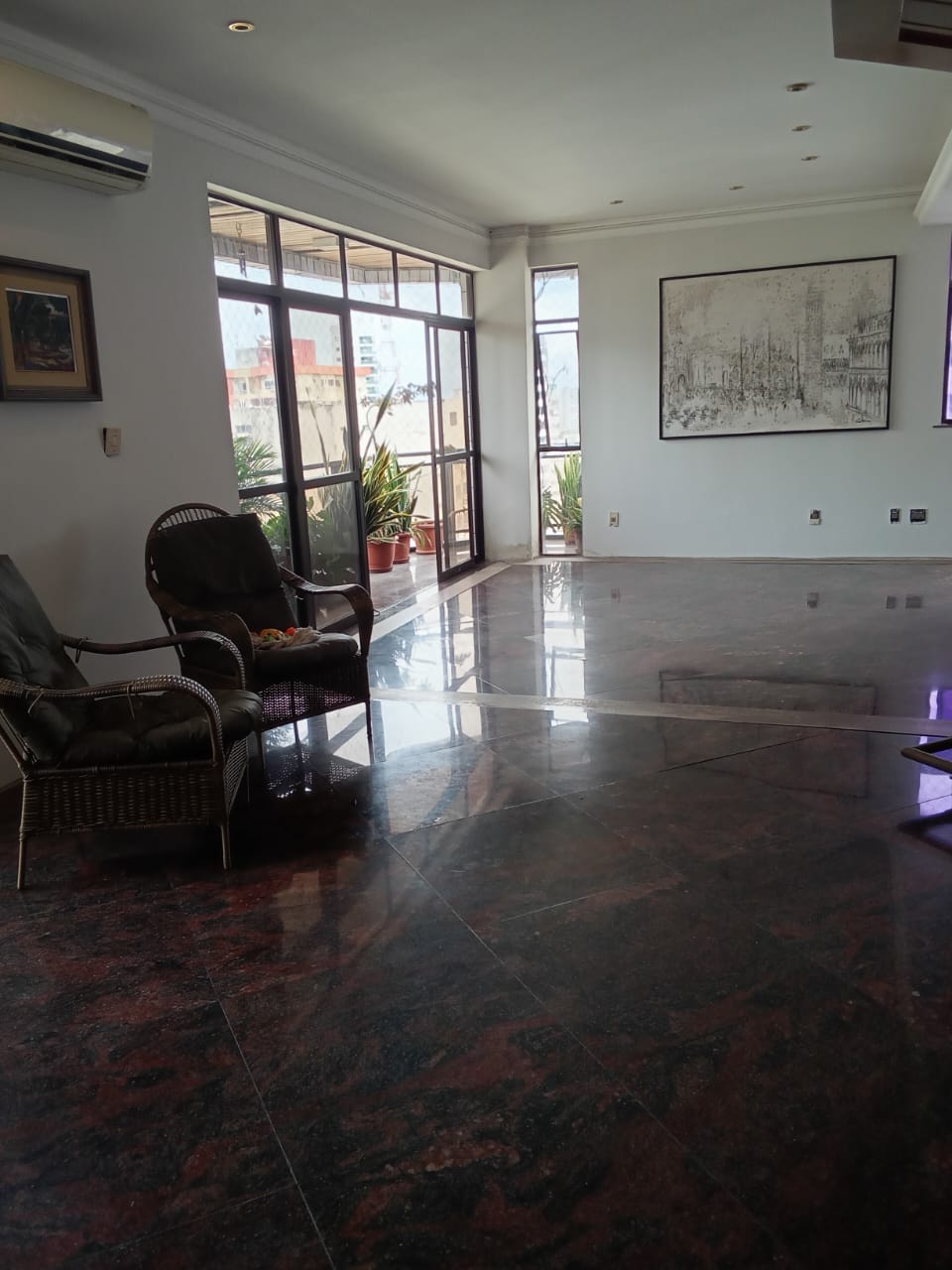 Imagem Apartamento com 4 Quartos à Venda, 253 m² em Umarizal - Belém Imagem Apartamento com 4 Quartos à Venda, 253 m² em Umarizal - Belém