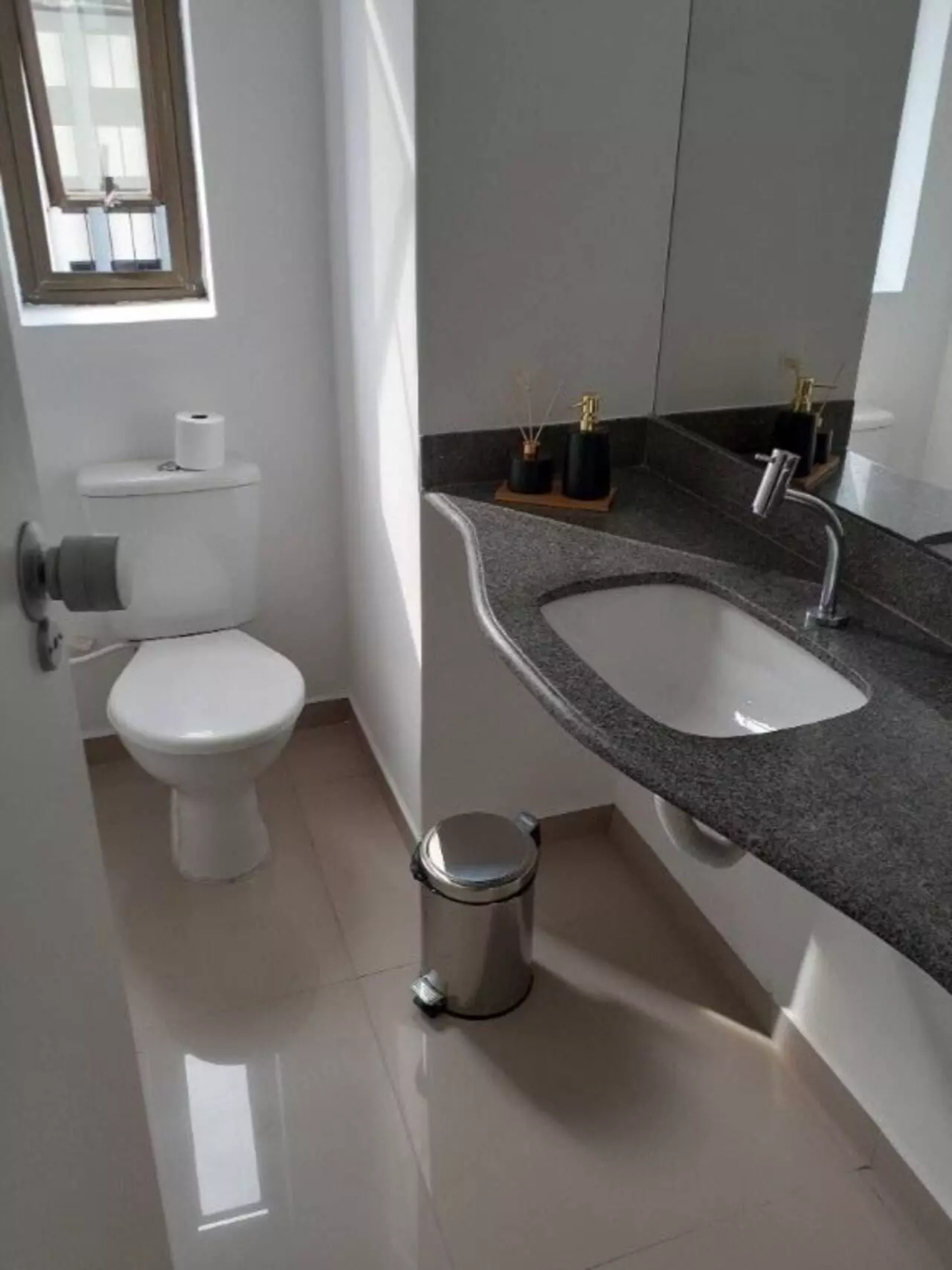 Imagem Sala Comercial à Venda ou Locação, 133 m² em Vila Olímpia - São Paulo Imagem Sala Comercial à Venda ou Locação, 133 m² em Vila Olímpia - São Paulo