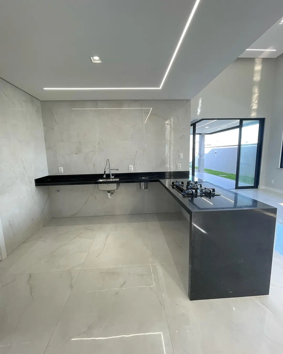 Imagem Casa de Condomínio com 3 Quartos à Venda, 169 m²em Alphaville  - Eusébio