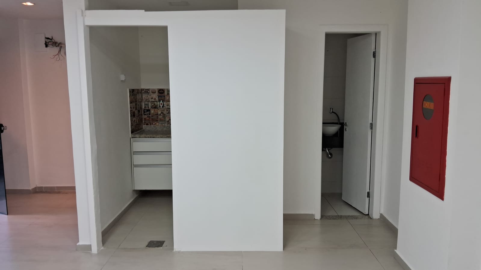 Imagem Loja à Venda, 35 m² em Braga - Cabo Frio Imagem Loja à Venda, 35 m² em Braga - Cabo Frio