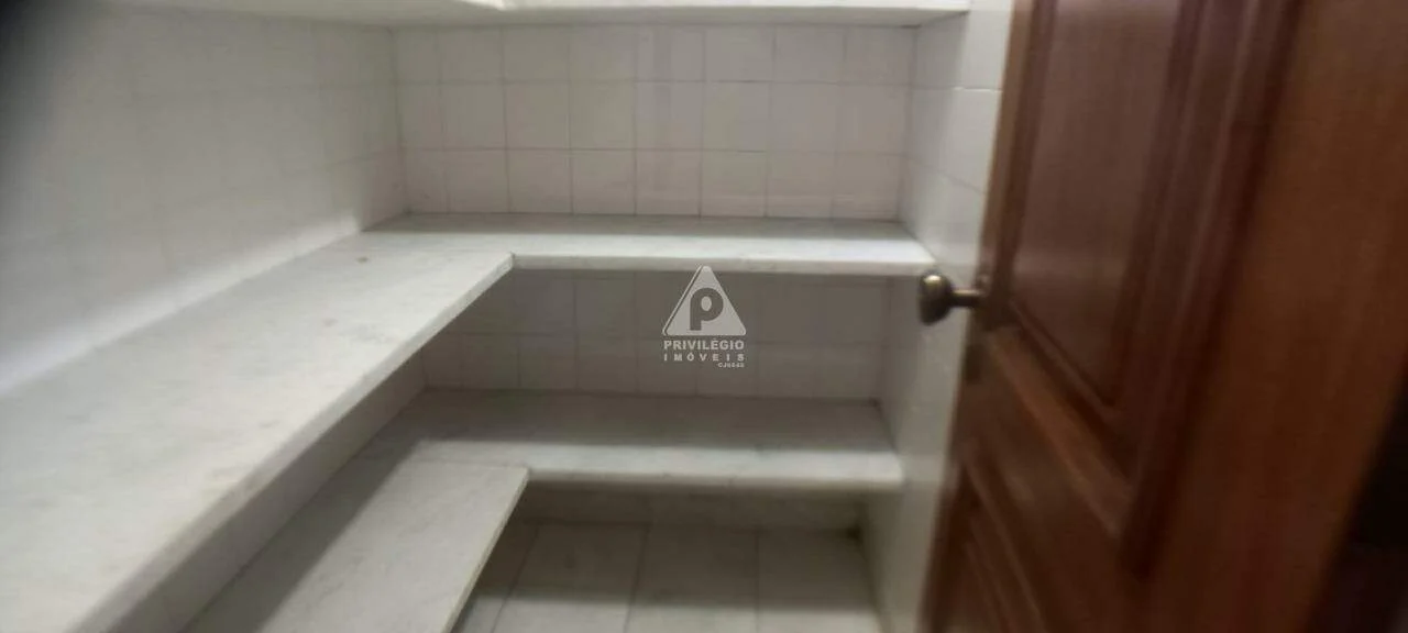Imagem Apartamento com 6 Quartos à Venda, 470 m²em Ipanema - Rio de Janeiro Imagem Apartamento com 6 Quartos à Venda, 470 m²em Ipanema - Rio de Janeiro