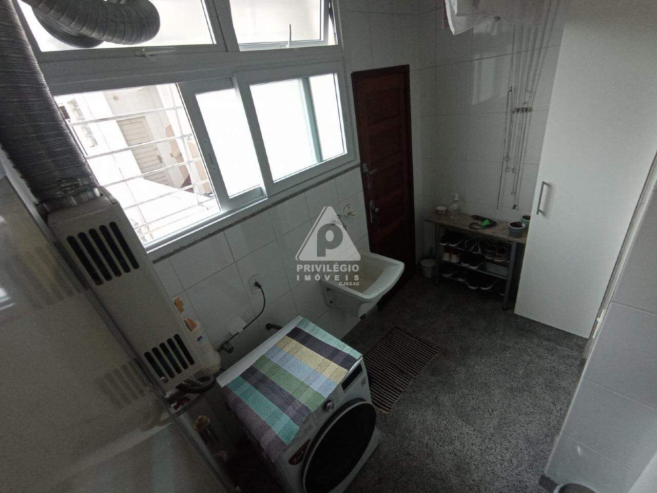 Imagem Apartamento com 3 Quartos à Venda, 195 m²em Copacabana - Rio de Janeiro Imagem Apartamento com 3 Quartos à Venda, 195 m²em Copacabana - Rio de Janeiro