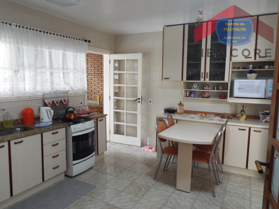 Imagem Casa com 4 Quartos à Venda, 315 m² em Centro - Pelotas