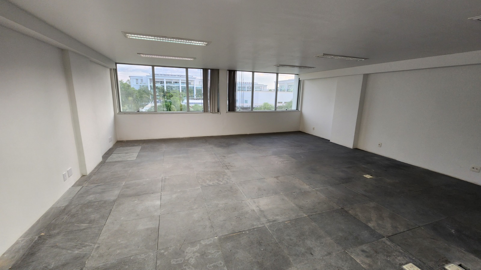 Imagem Sala Comercial à Venda ou Locação, 62 m²em Barra da Tijuca - Rio de Janeiro Imagem Sala Comercial à Venda ou Locação, 62 m²em Barra da Tijuca - Rio de Janeiro
