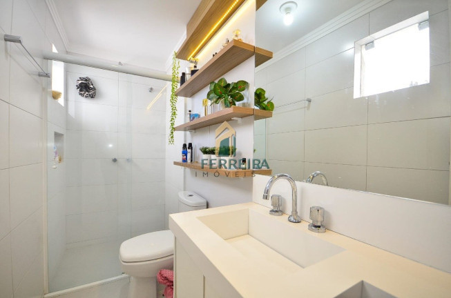 Imagem Sobrado com 3 Quartos à Venda,  em Santa Cândida - Curitiba