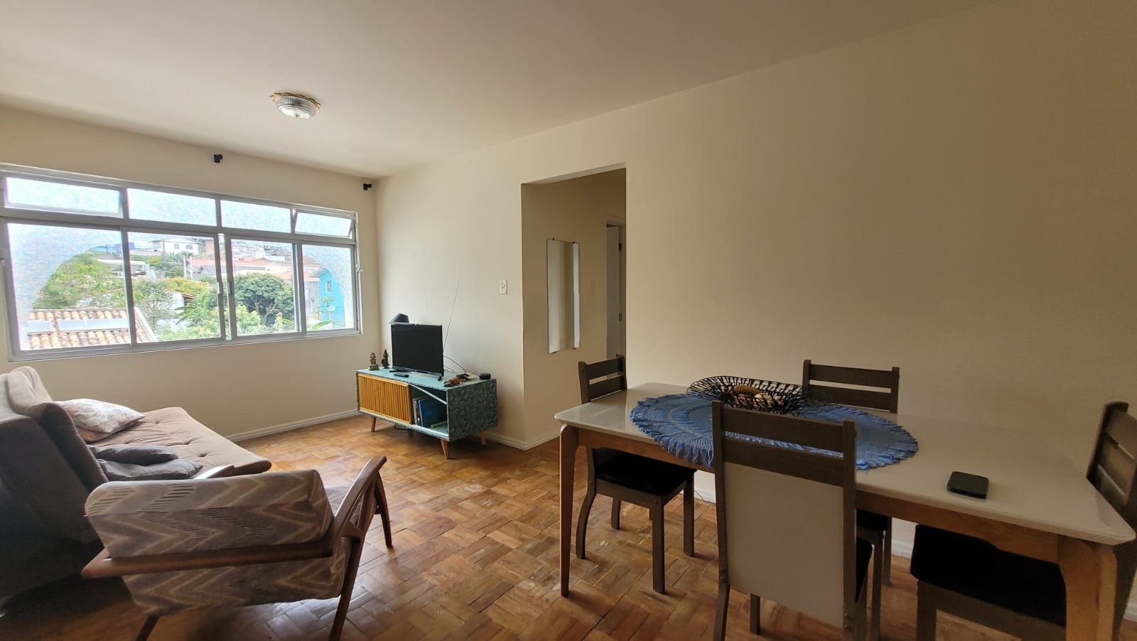 Imagem Apartamento com 2 Quartos à Venda, 57 m² em Coqueiros - Florianópolis