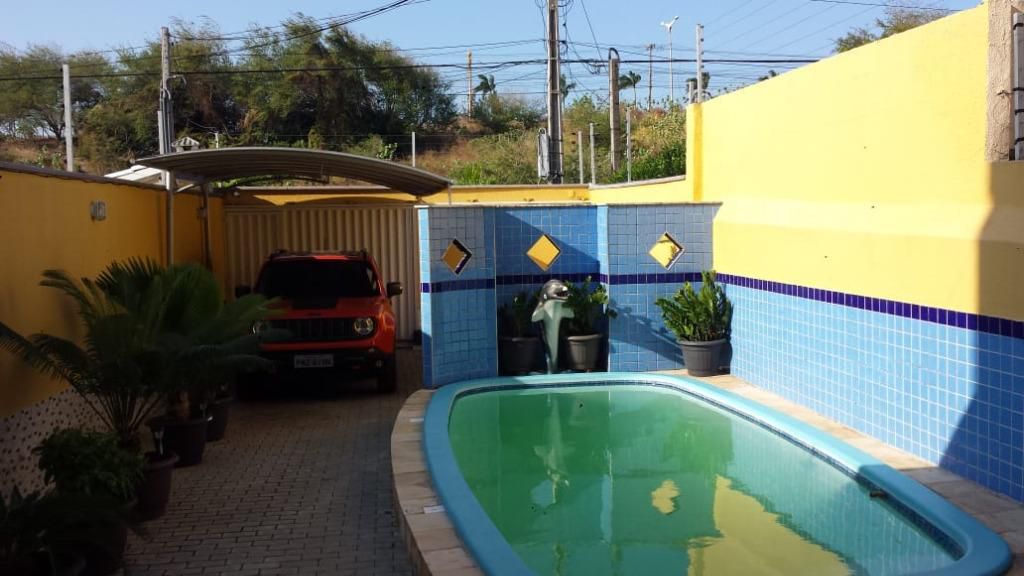 Imagem Sobrado com 5 Quartos à Venda, 252 m²em Manuel Dias Branco - Fortaleza