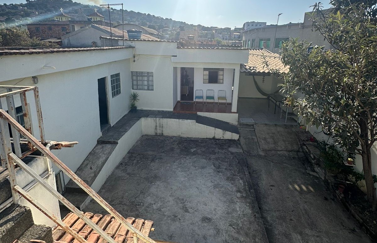 Imagem Casa com 3 Quartos à Venda, 360 m²em Veneza - Ribeirão das Neves