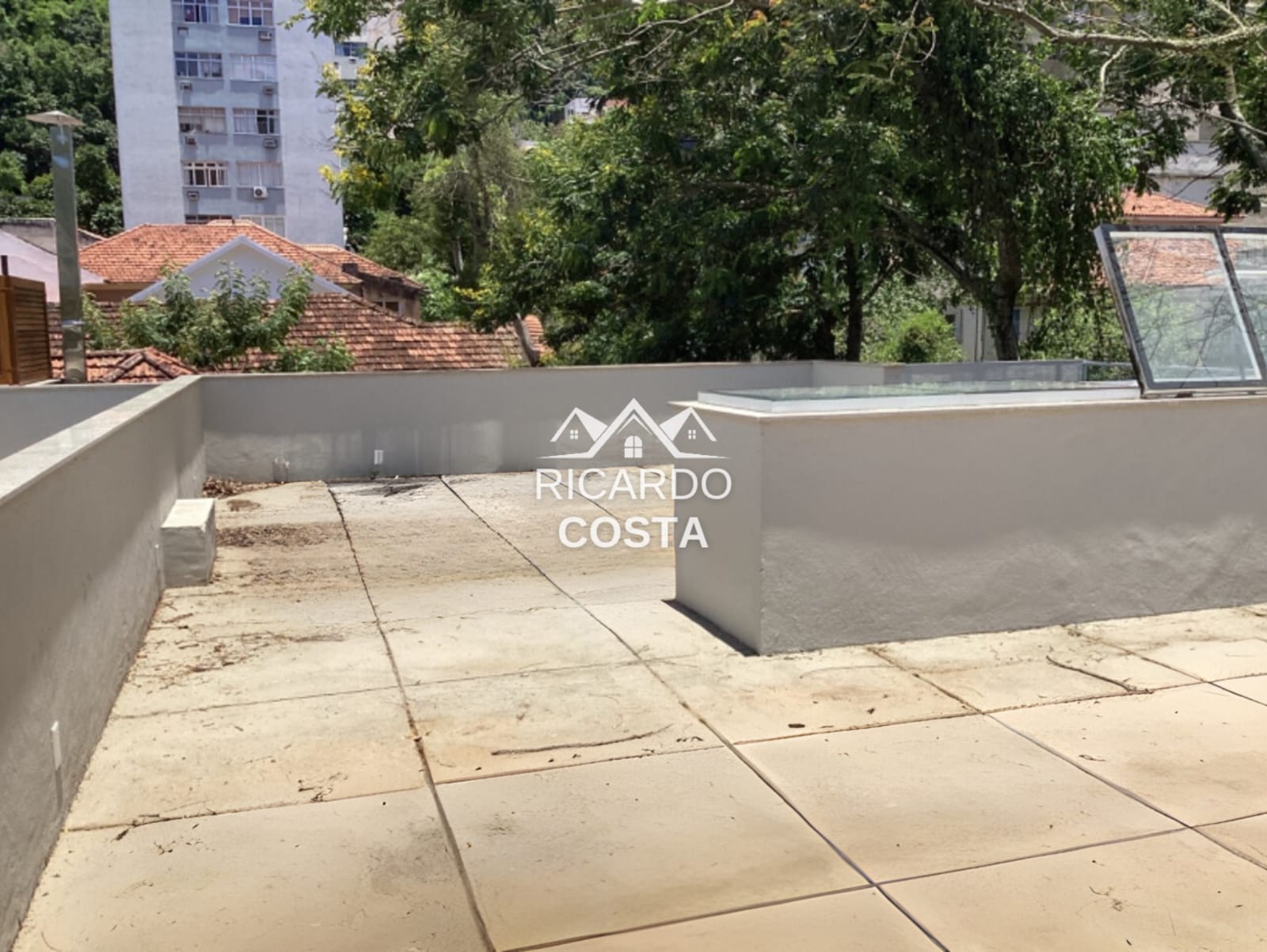 Imagem Cobertura com 2 Quartos à Venda ou Locação, 190 m² em Humaitá - Rio de Janeiro