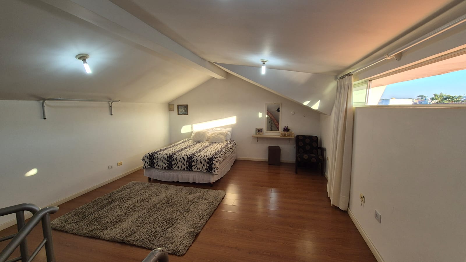 Imagem Sobrado com 3 Quartos à Venda, 177 m² em Cajuru - Curitiba