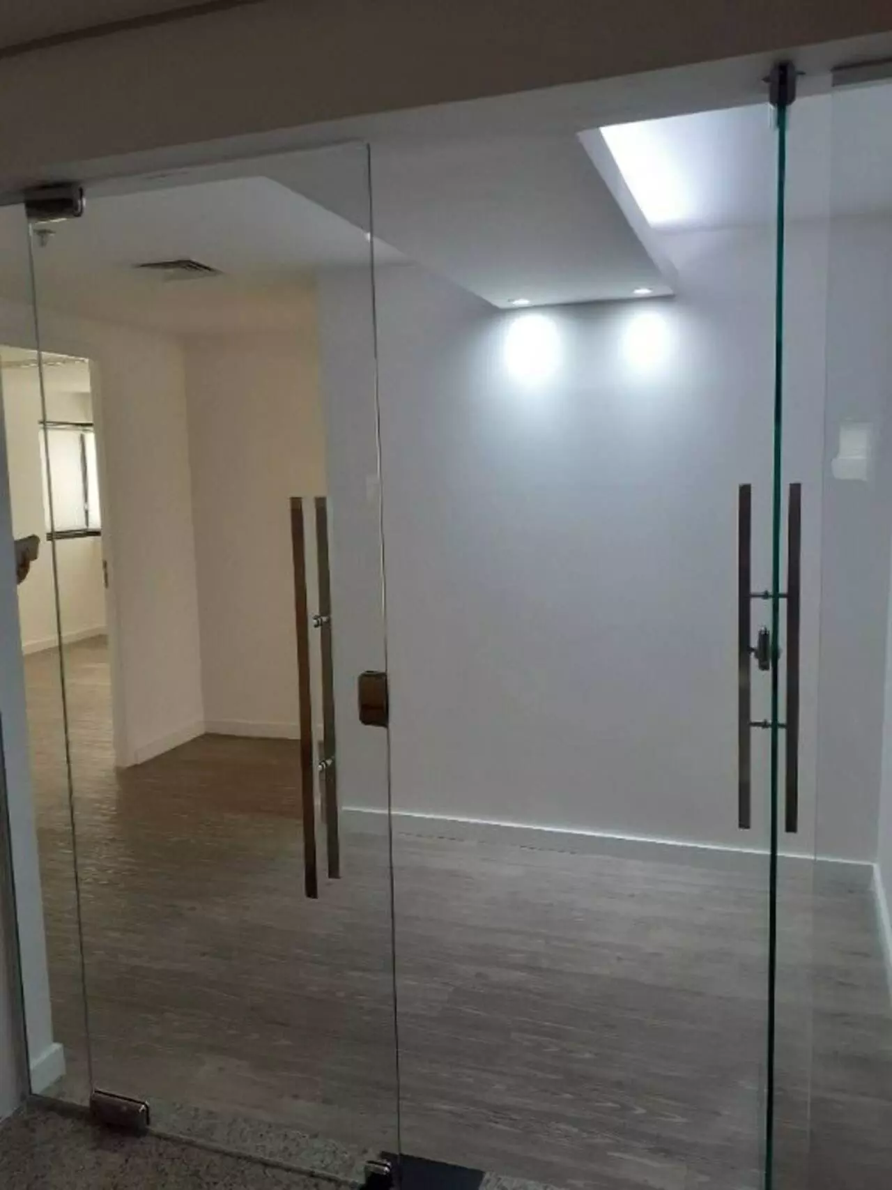 Imagem Sala Comercial à Venda ou Locação, 90 m²em Vila Olímpia - São Paulo Imagem Sala Comercial à Venda ou Locação, 90 m²em Vila Olímpia - São Paulo