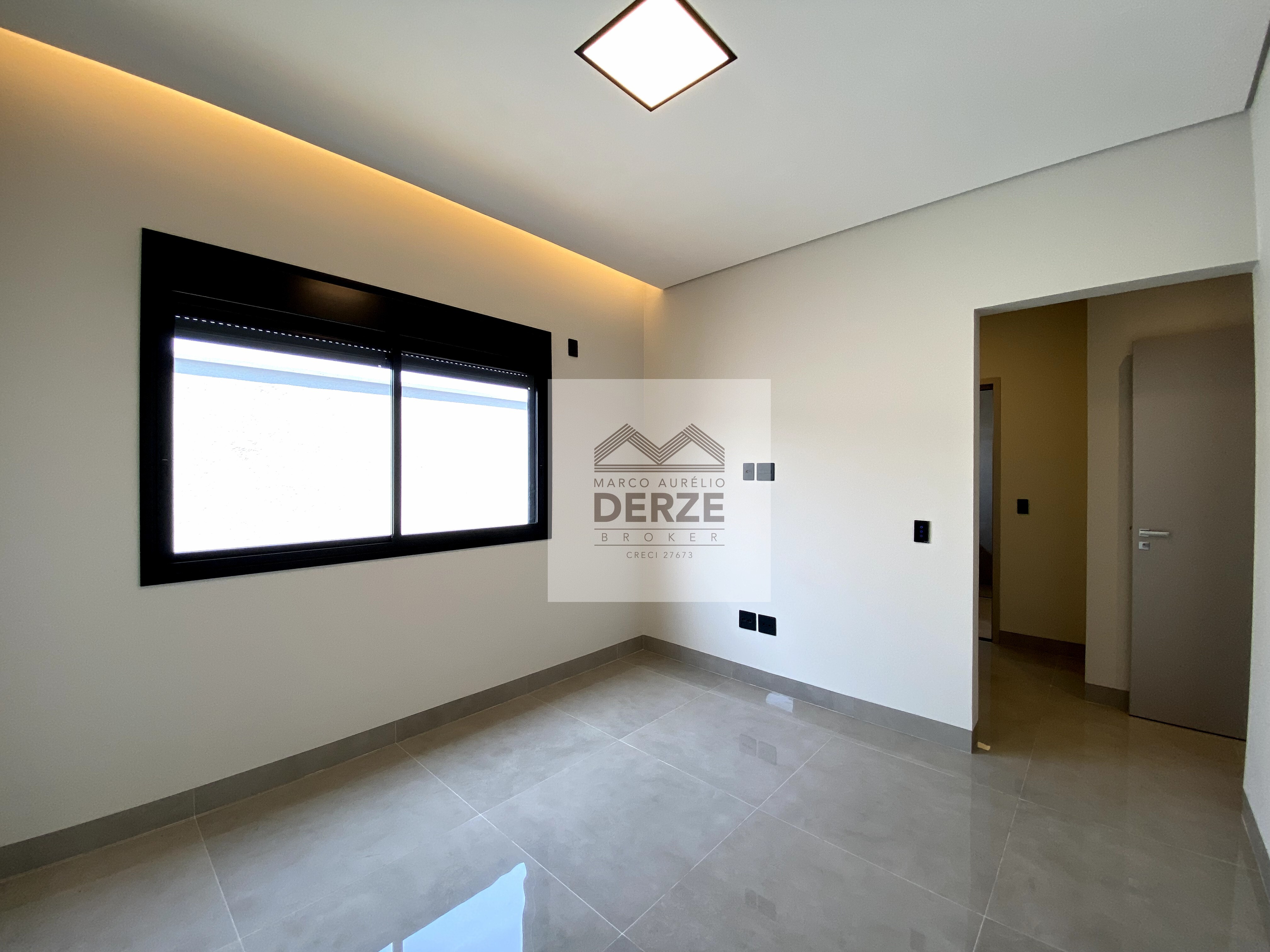 Imagem Casa com 3 Quartos à Venda, 256 m²em Jardim Botânico - Uberlândia