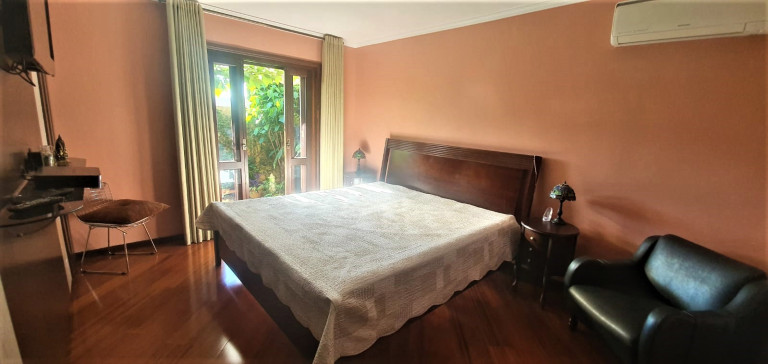 Imagem Casa com 3 Quartos à Venda, 223 m² em Novo Mundo - Curitiba Imagem Casa com 3 Quartos à Venda, 223 m² em Novo Mundo - Curitiba