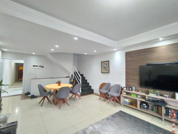Imagem Sobrado com 4 Quartos à Venda, 211 m² em Vila São Jorge - São Vicente