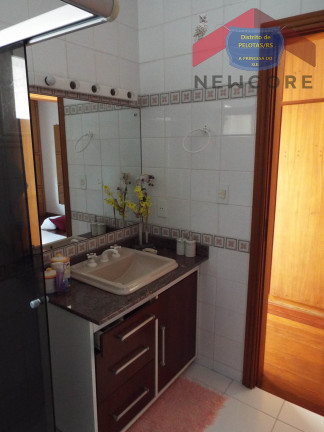 Imagem Casa com 4 Quartos à Venda, 315 m² em Centro - Pelotas