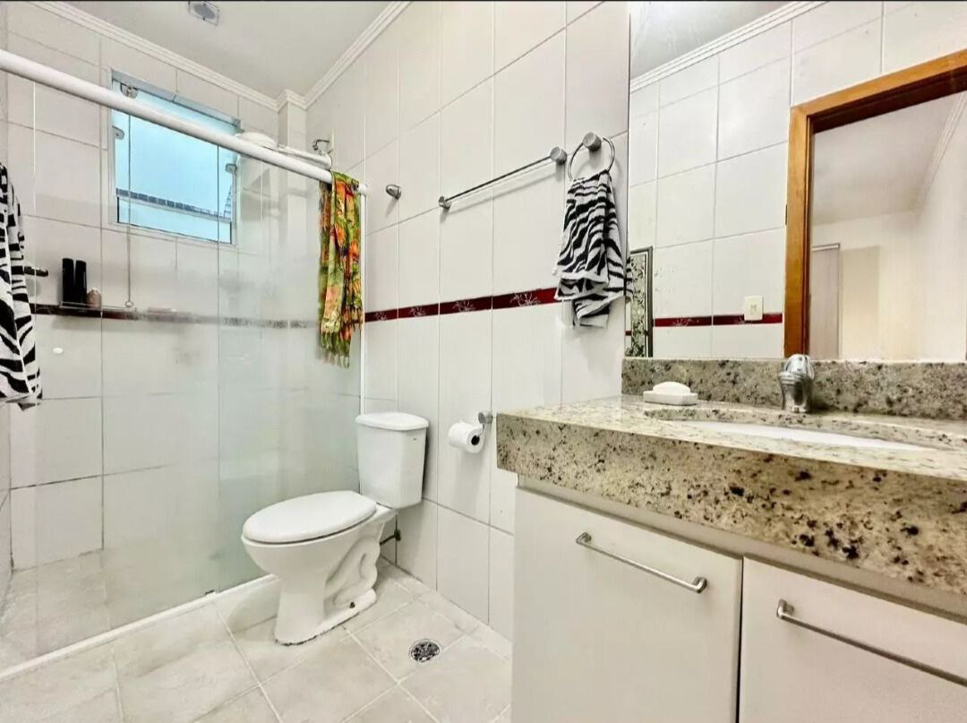 Imagem Casa com 4 Quartos à Venda, 239 m²em Embaré - Santos