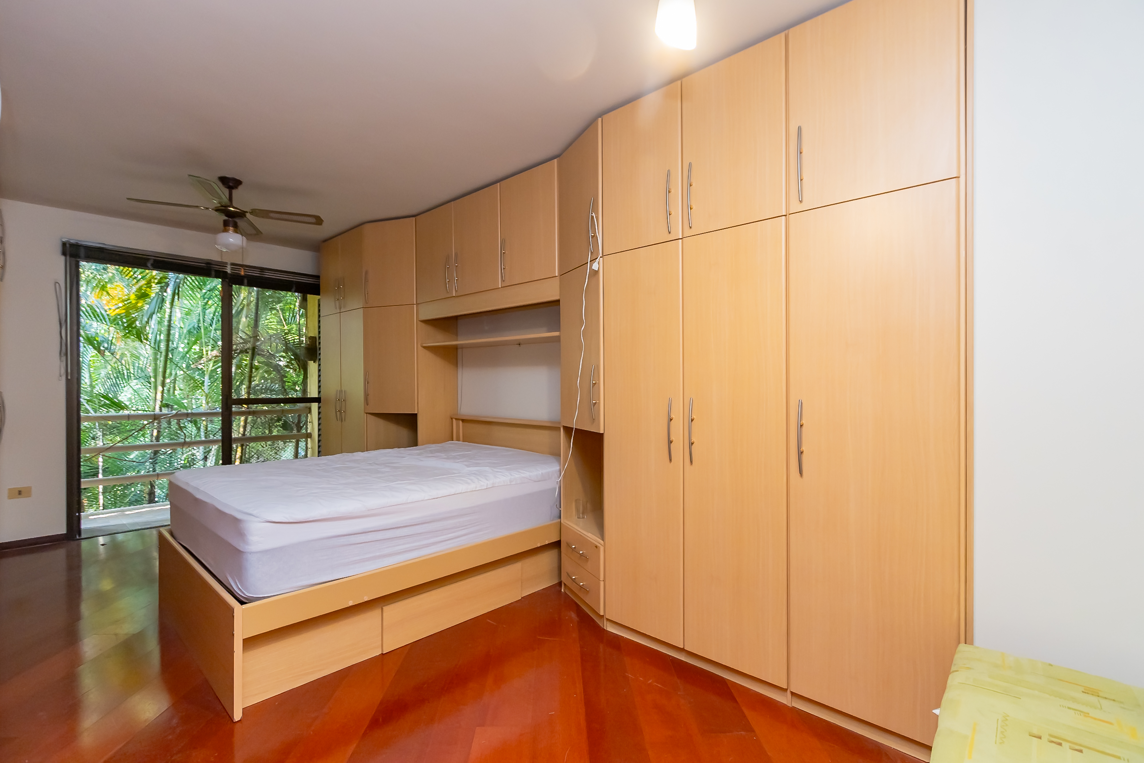 Imagem Sobrado com 3 Quartos à Venda, 278 m²em Vista Alegre - Curitiba