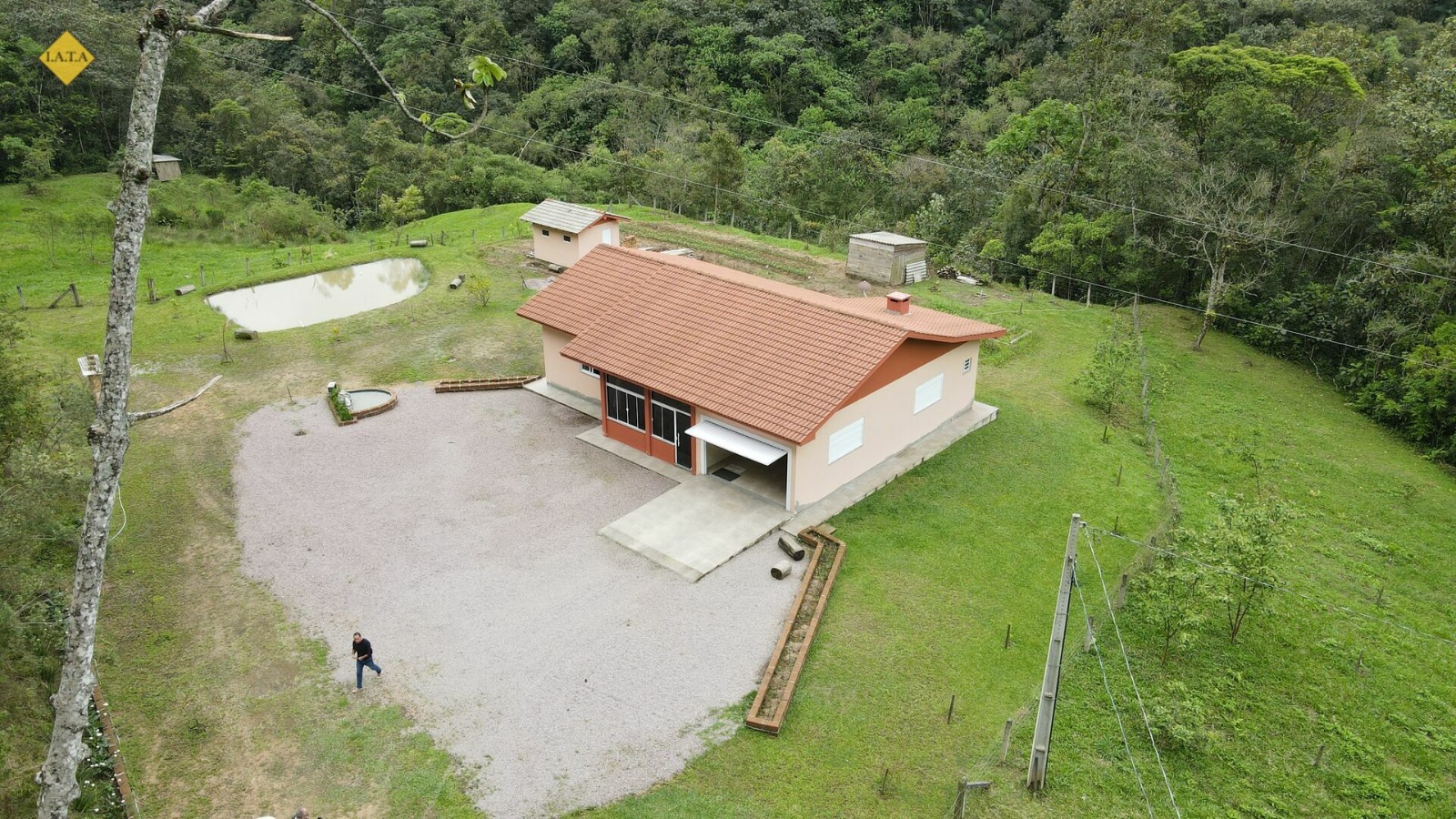 Imagem Chácara com 2 Quartos à Venda, 20.000 m² em Capivaras Alta - Grão Pará Imagem Chácara com 2 Quartos à Venda, 20.000 m² em Capivaras Alta - Grão Pará