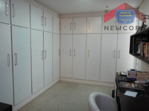 Imagem Apartamento com 3 Quartos à Venda,  em Centro - Pelotas