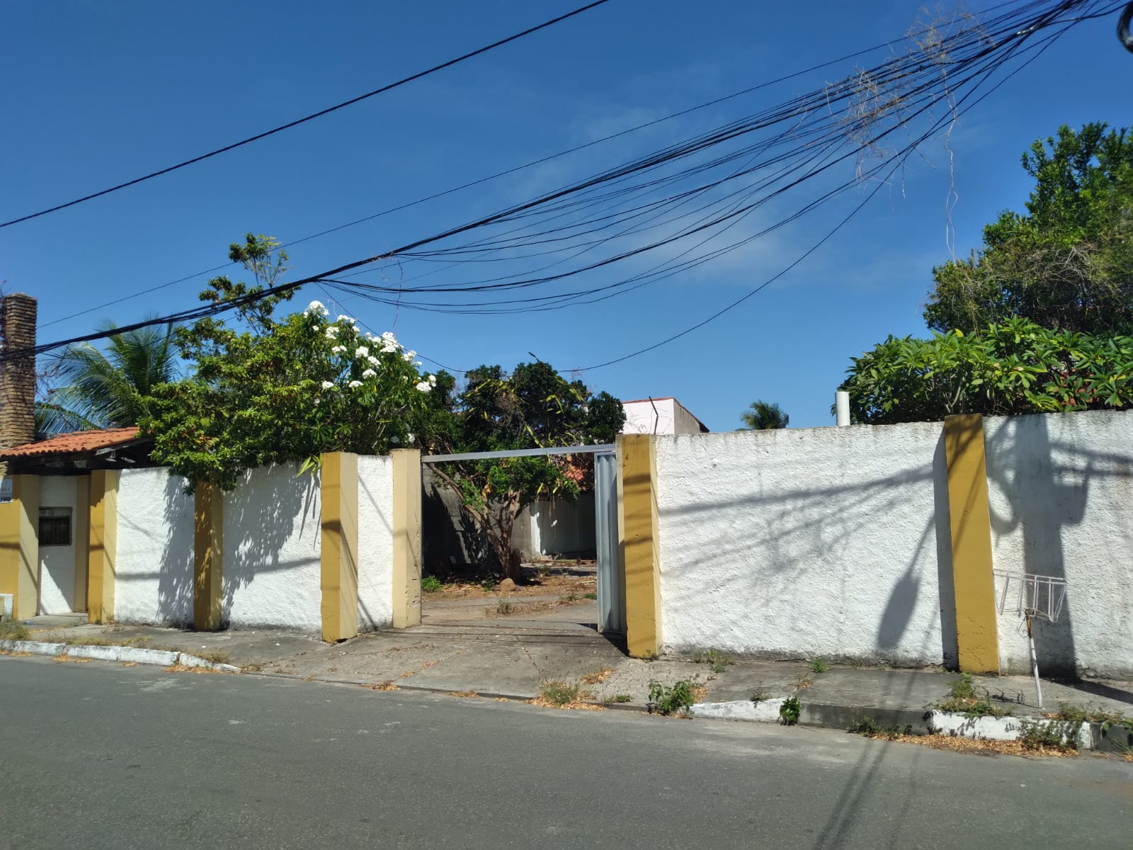 Imagem Casa com 5 Quartos à Venda, 417 m²em Centro - Lauro de Freitas Imagem Casa com 5 Quartos à Venda, 417 m²em Centro - Lauro de Freitas