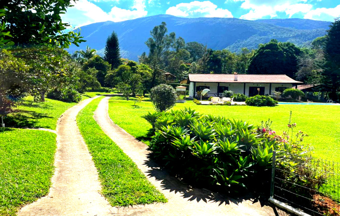 Imagem Chácara com 5 Quartos à Venda, 299 m² em  - Petrópolis