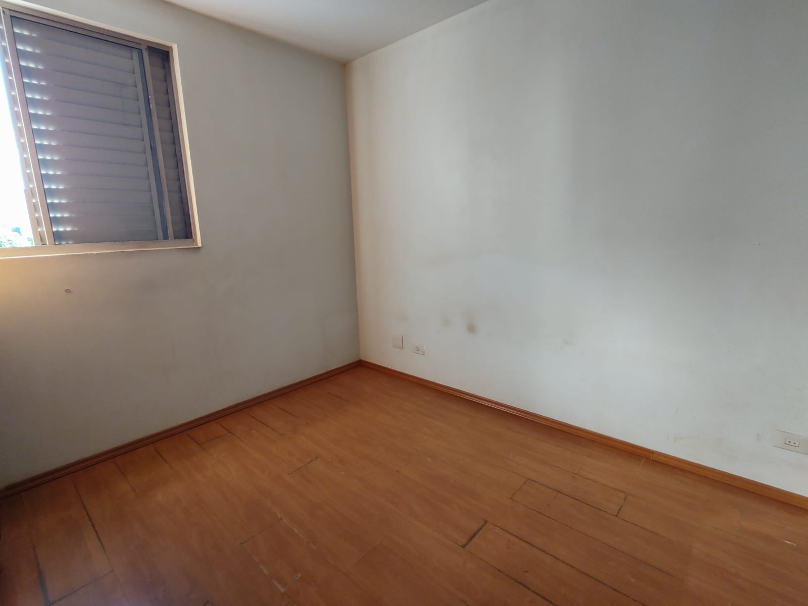 Imagem Apartamento com 3 Quartos à Venda, 64 m²em Cláudia - Londrina