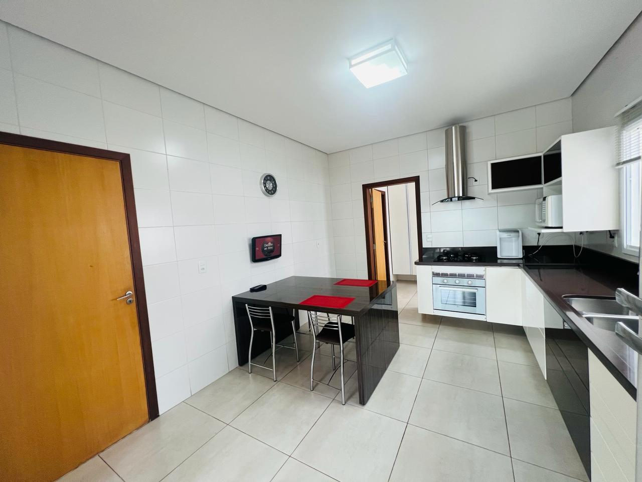 Imagem Casa de Condomínio com 4 Quartos à Venda, 278 m²em Swiss Park - Campinas