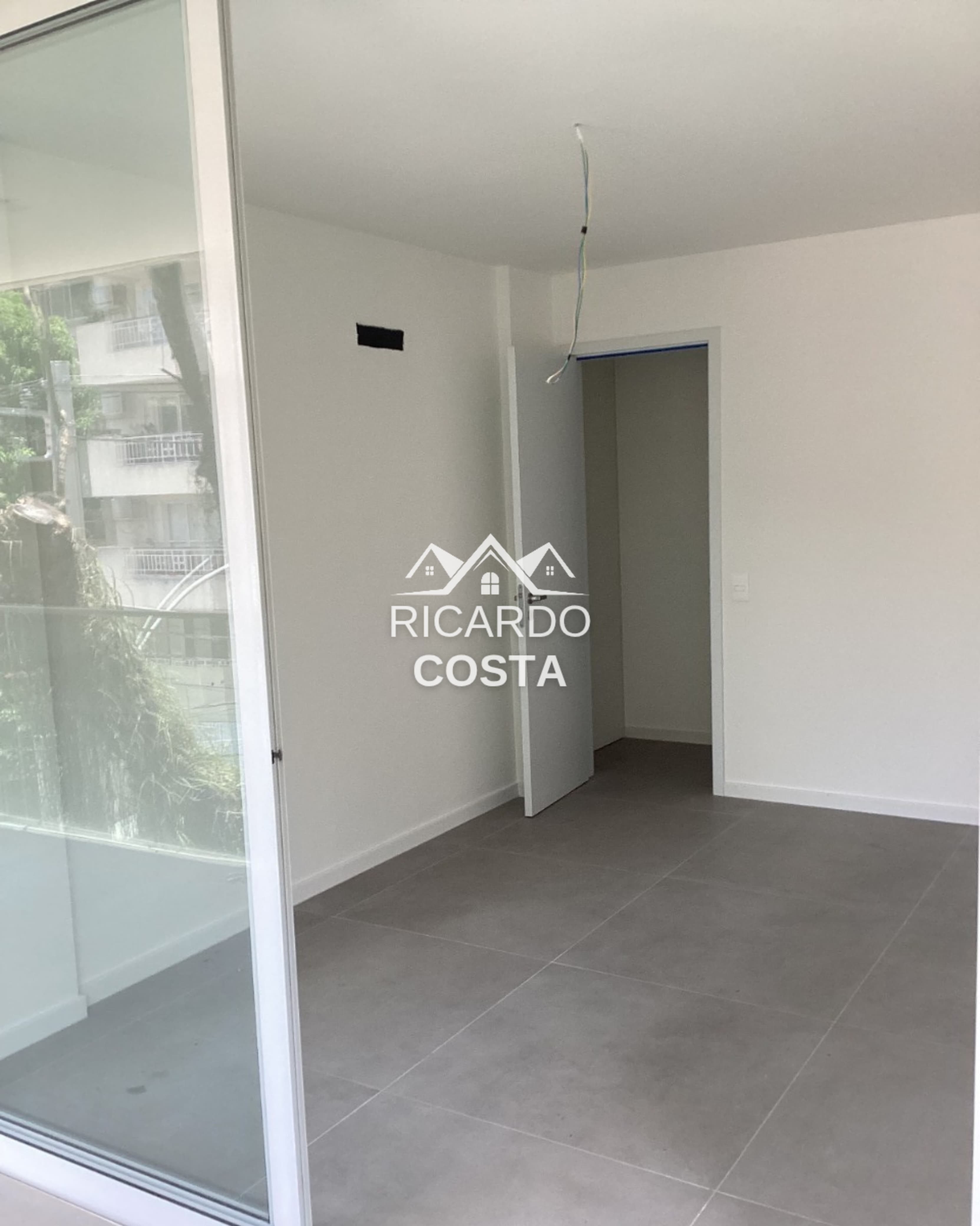 Imagem Cobertura com 2 Quartos à Venda ou Locação, 190 m² em Humaitá - Rio de Janeiro