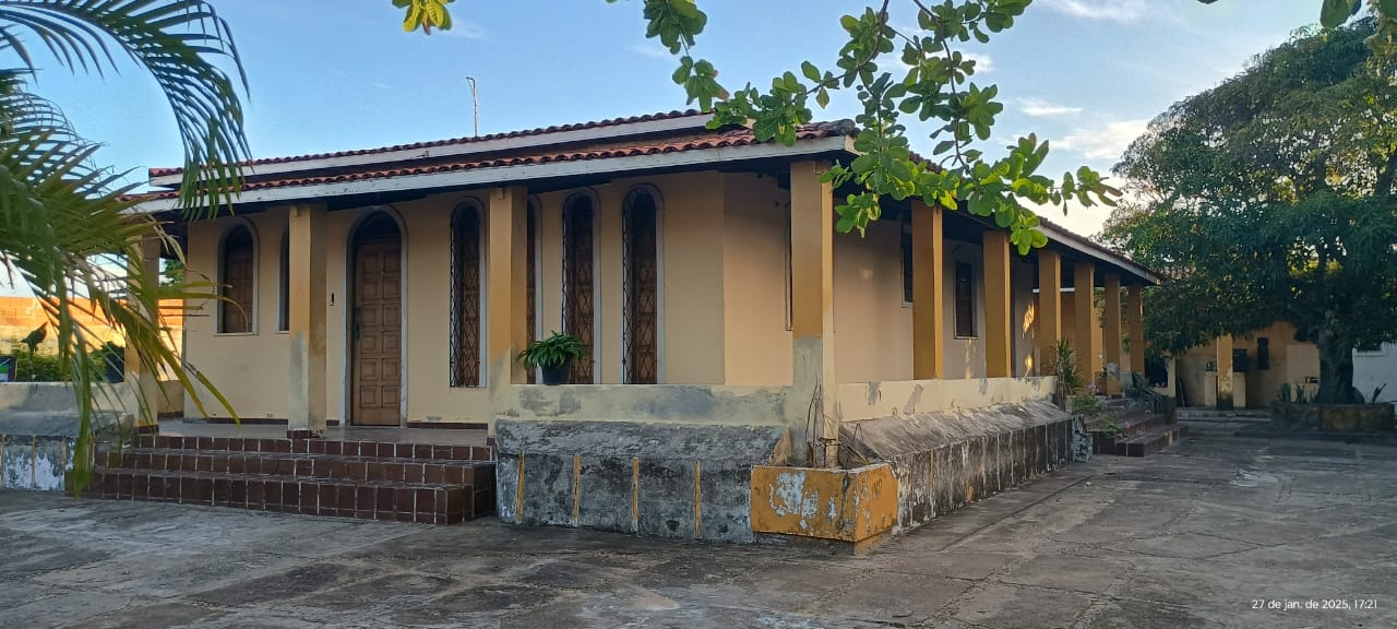 Casa com 3 Quartos à Venda, 250 m² em  - 