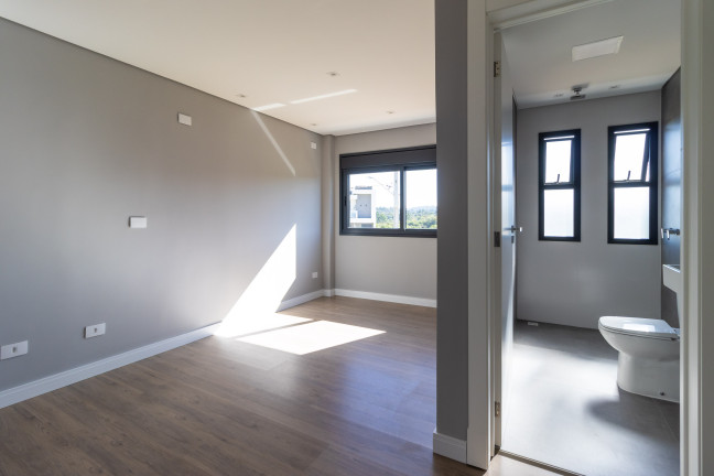 Imagem Sobrado com 3 Quartos à Venda, 300 m² em Santa Cândida - Curitiba Imagem Sobrado com 3 Quartos à Venda, 300 m² em Santa Cândida - Curitiba
