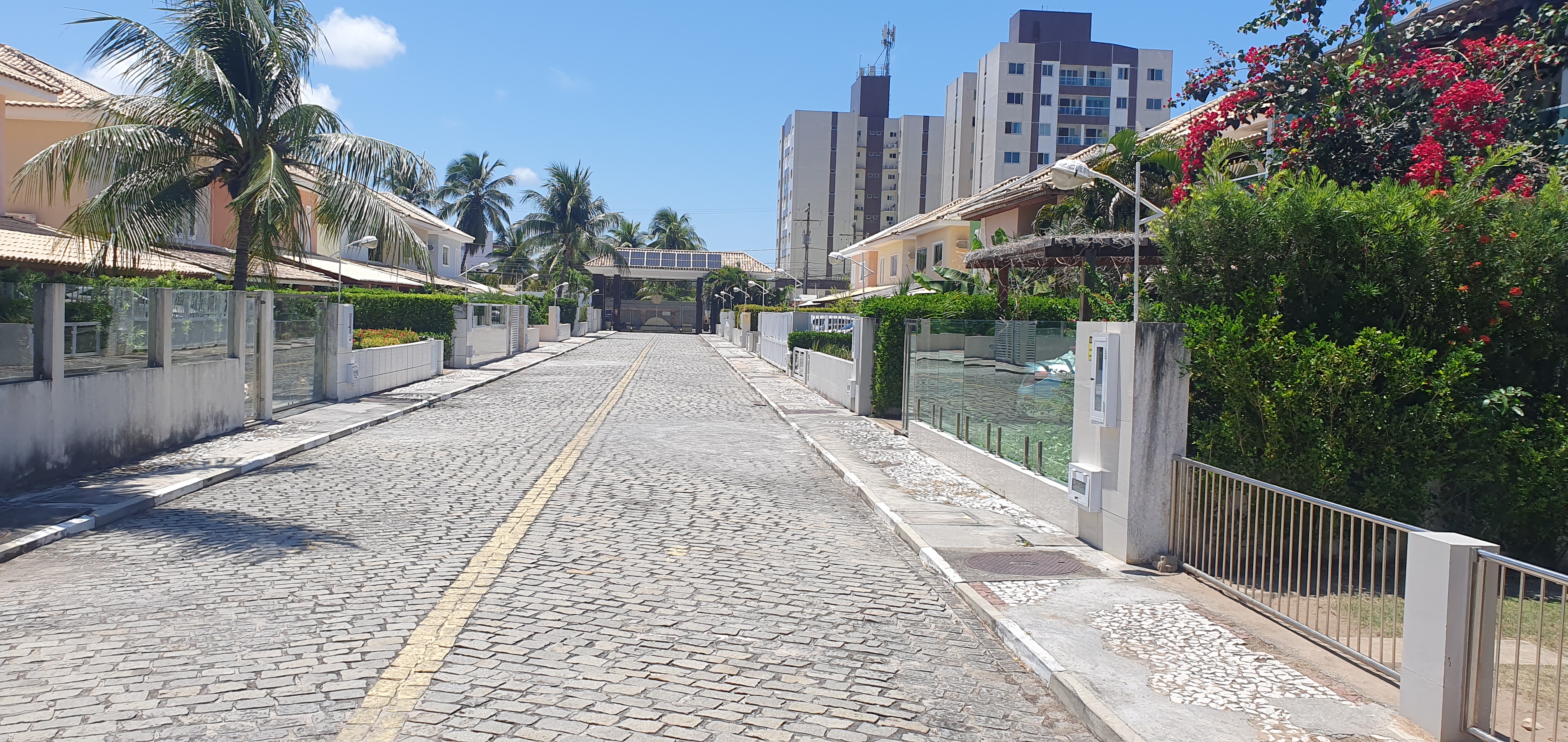 Imagem Casa de Condomínio com 5 Quartos à Venda, 300 m²em Buraquinho - Lauro de Freitas