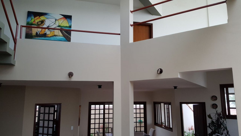 Imagem Sobrado com 4 Quartos à Venda, 417 m² em Centro - Mongaguá