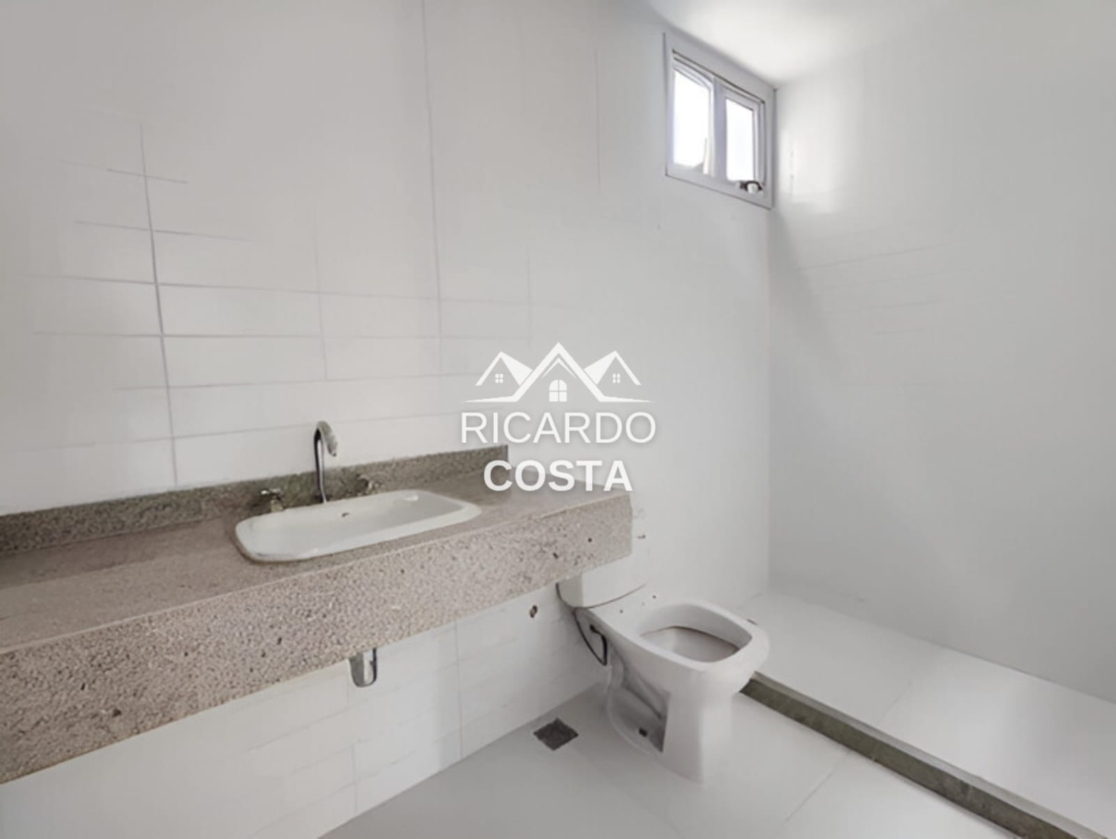 Imagem Cobertura com 2 Quartos à Venda ou Locação, 190 m² em Humaitá - Rio de Janeiro