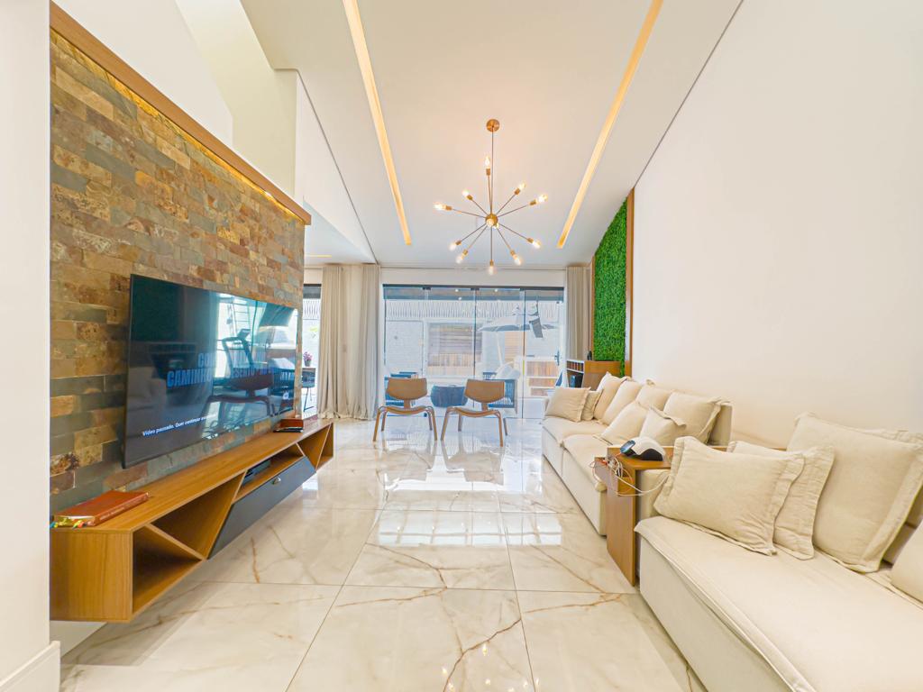 Imagem Casa de Condomínio com 4 Quartos à Venda, 206 m²em Alphaville - Santana de Parnaíba Imagem Casa de Condomínio com 4 Quartos à Venda, 206 m²em Alphaville - Santana de Parnaíba