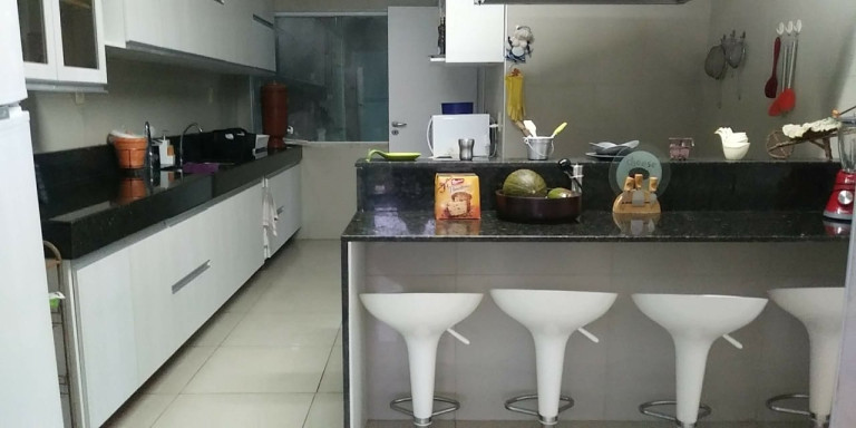 Imagem Sobrado com 4 Quartos à Venda,  em De Lourdes - Fortaleza