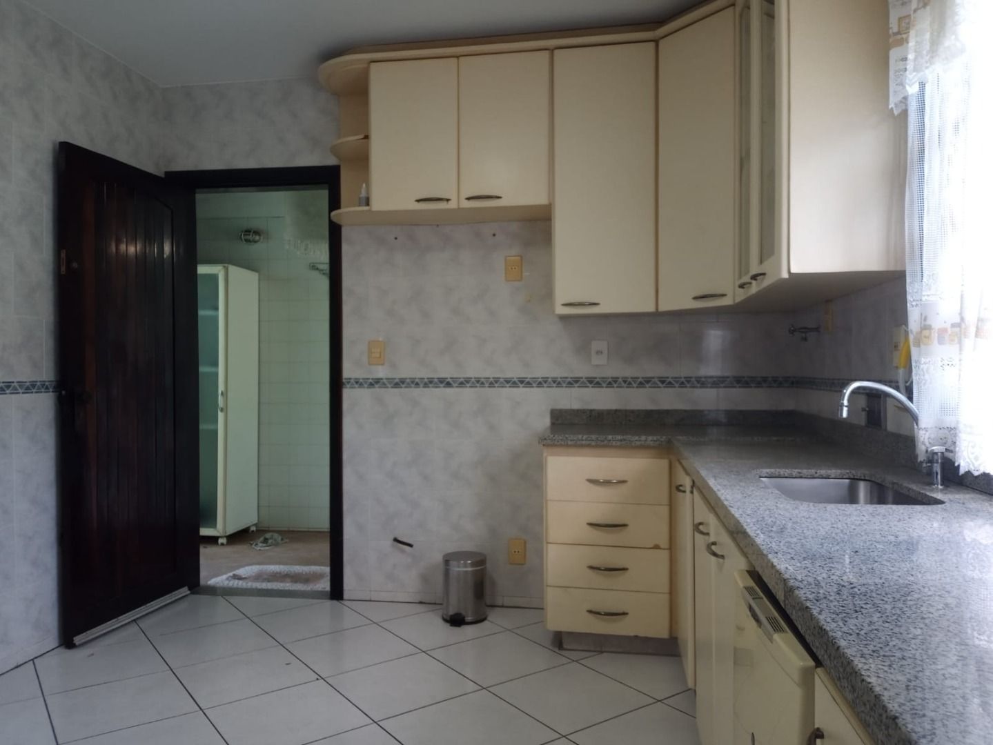 Imagem Casa com 3 Quartos à Venda, 360 m²em Piratininga - Niterói