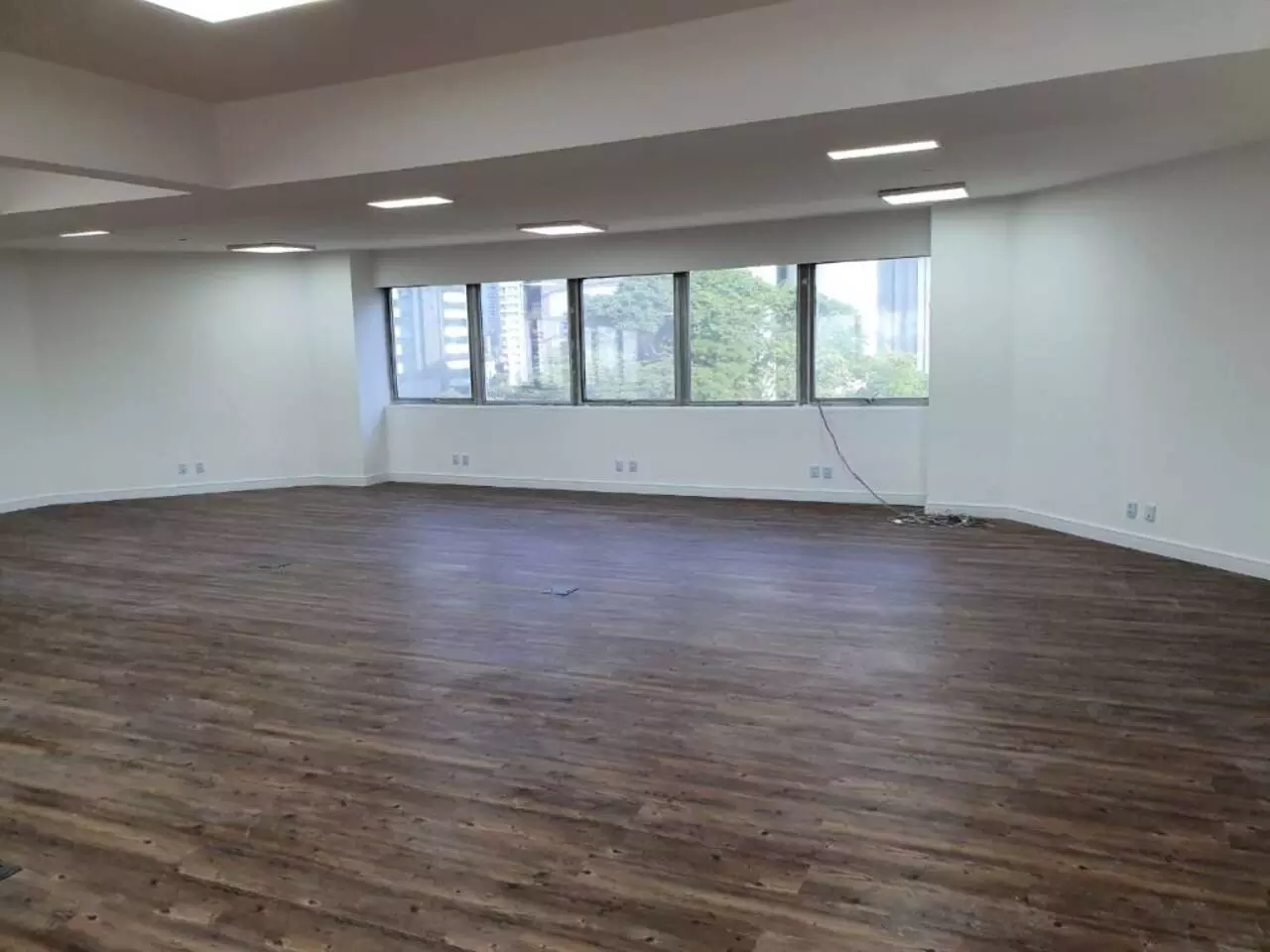 Imagem Sala Comercial à Venda ou Locação, 204 m² em Cidade Monções - São Paulo Imagem Sala Comercial à Venda ou Locação, 204 m² em Cidade Monções - São Paulo