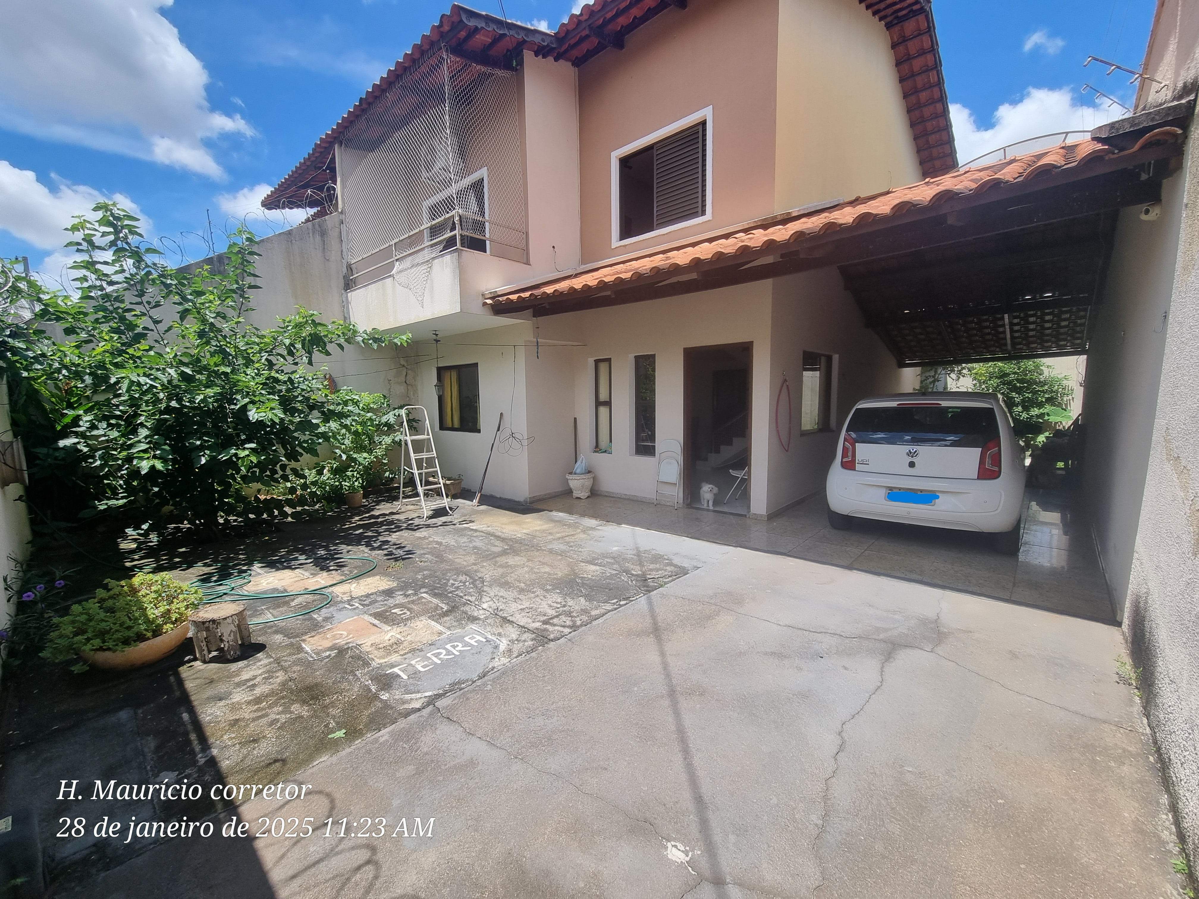 Imagem Sobrado com 4 Quartos à Venda, 143 m² em Setor Jaó - Goiânia
