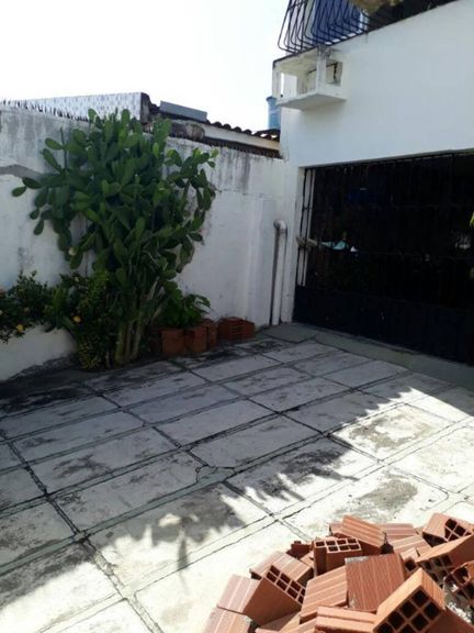 Imagem Casa com 5 Quartos à Venda, 200 m² em Campo Grande - Recife